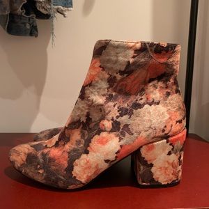 Lulus Velvet Floral Ankle Booties Block Heel Size 10